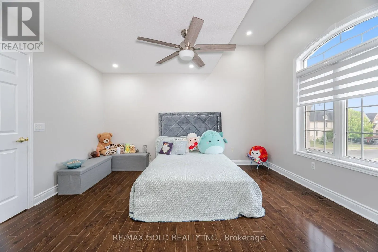 2 BELLEVILLE DRIVE