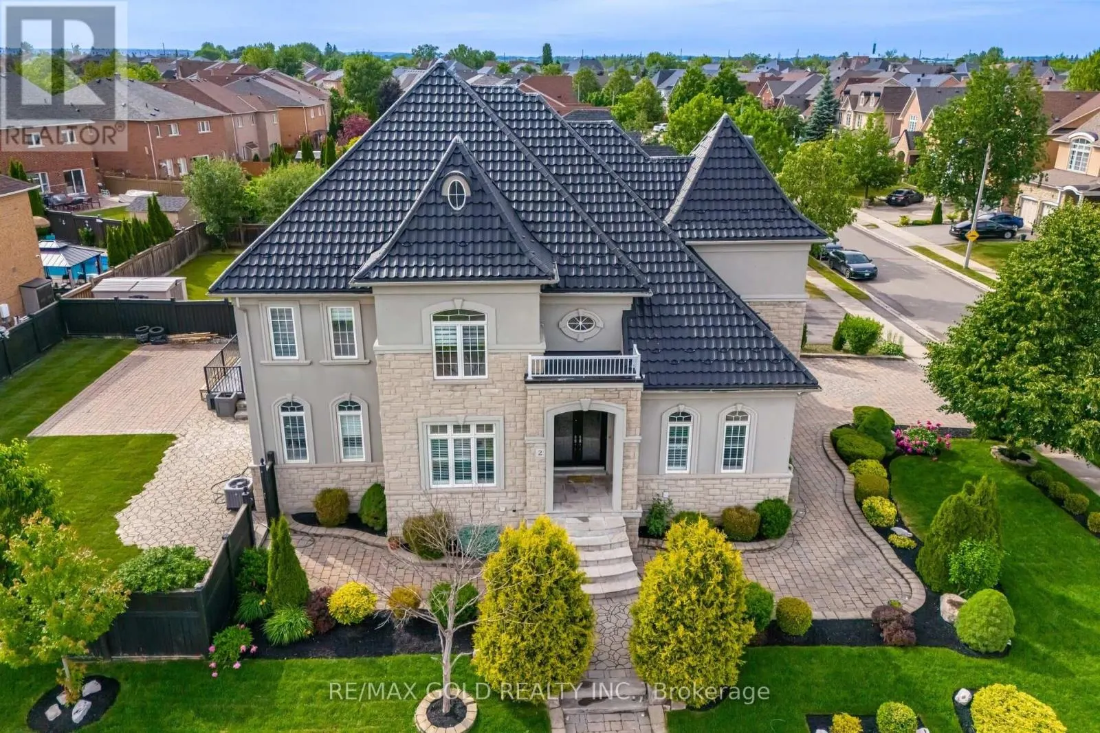 2 BELLEVILLE DRIVE
