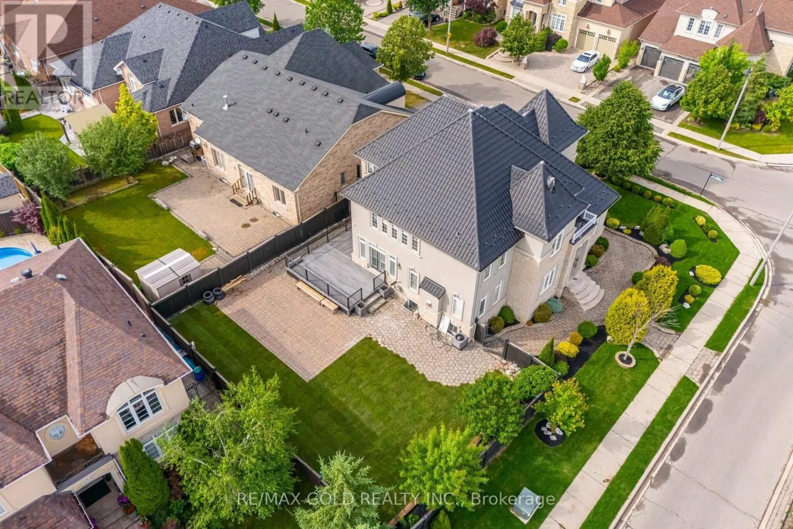 2 BELLEVILLE DRIVE