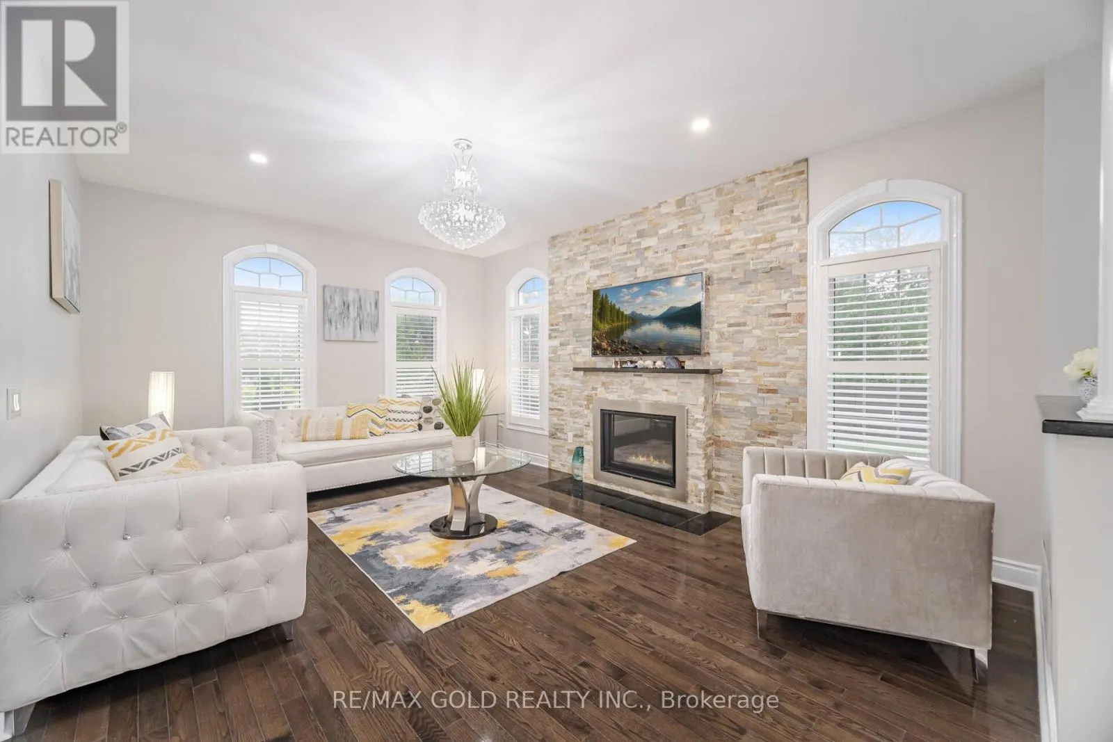 2 BELLEVILLE DRIVE
