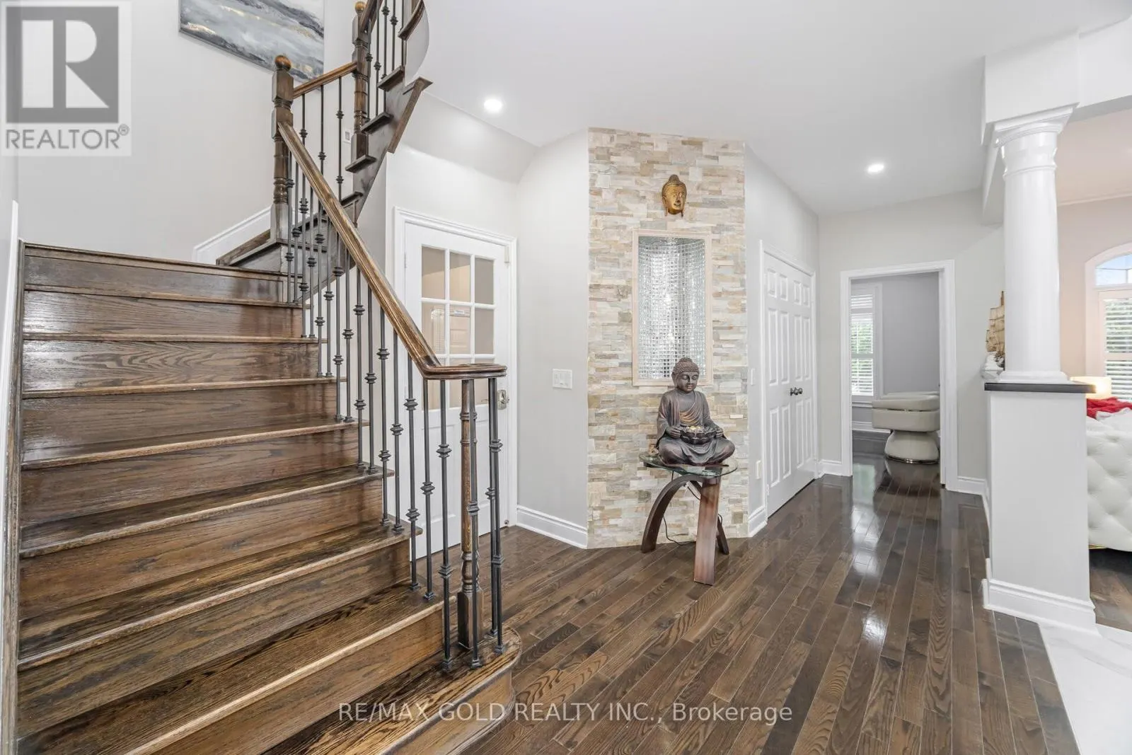2 BELLEVILLE DRIVE