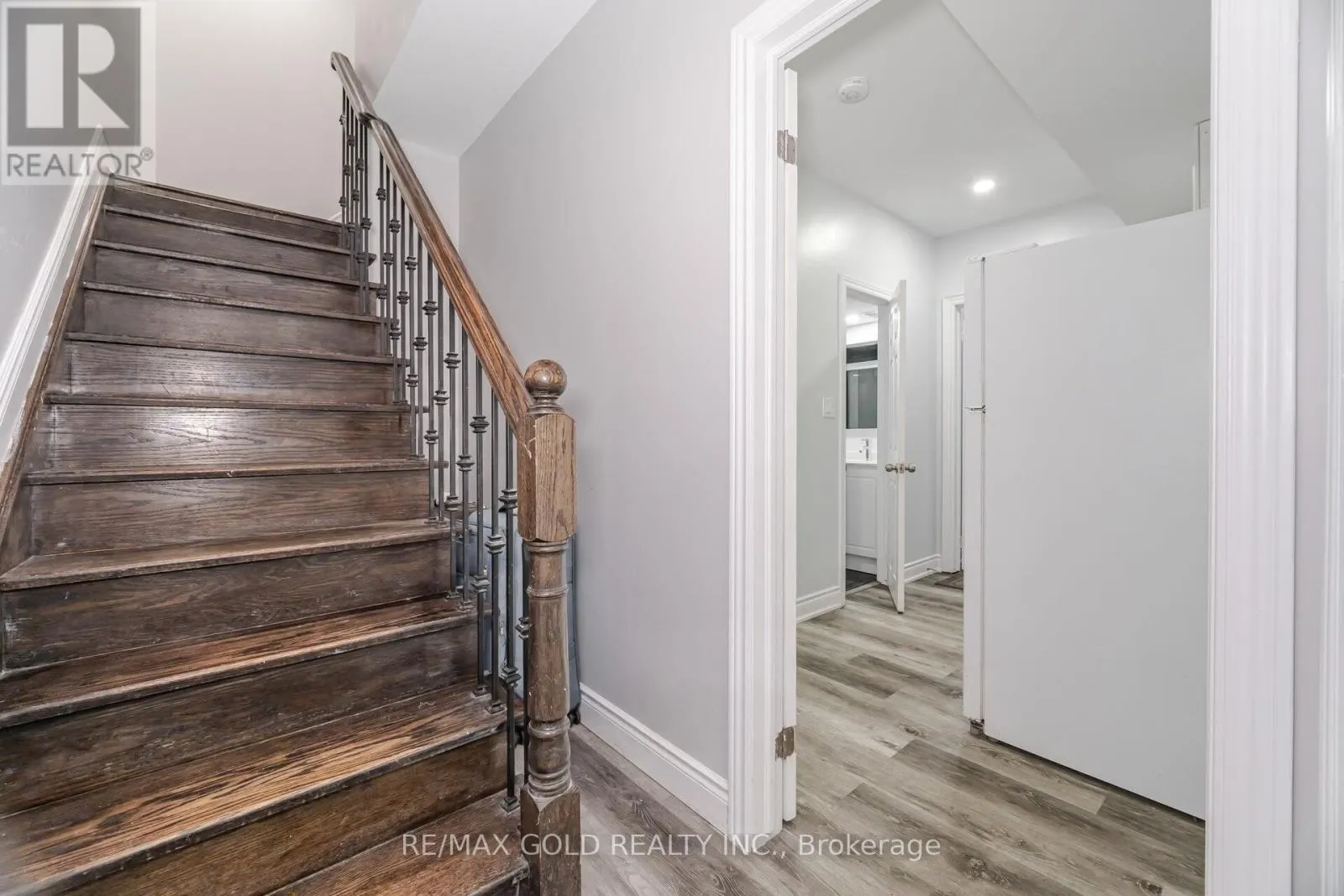 2 BELLEVILLE DRIVE