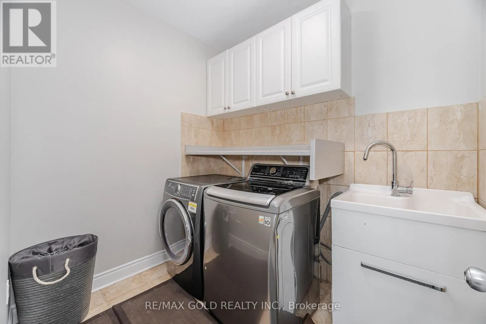 2 BELLEVILLE DRIVE
