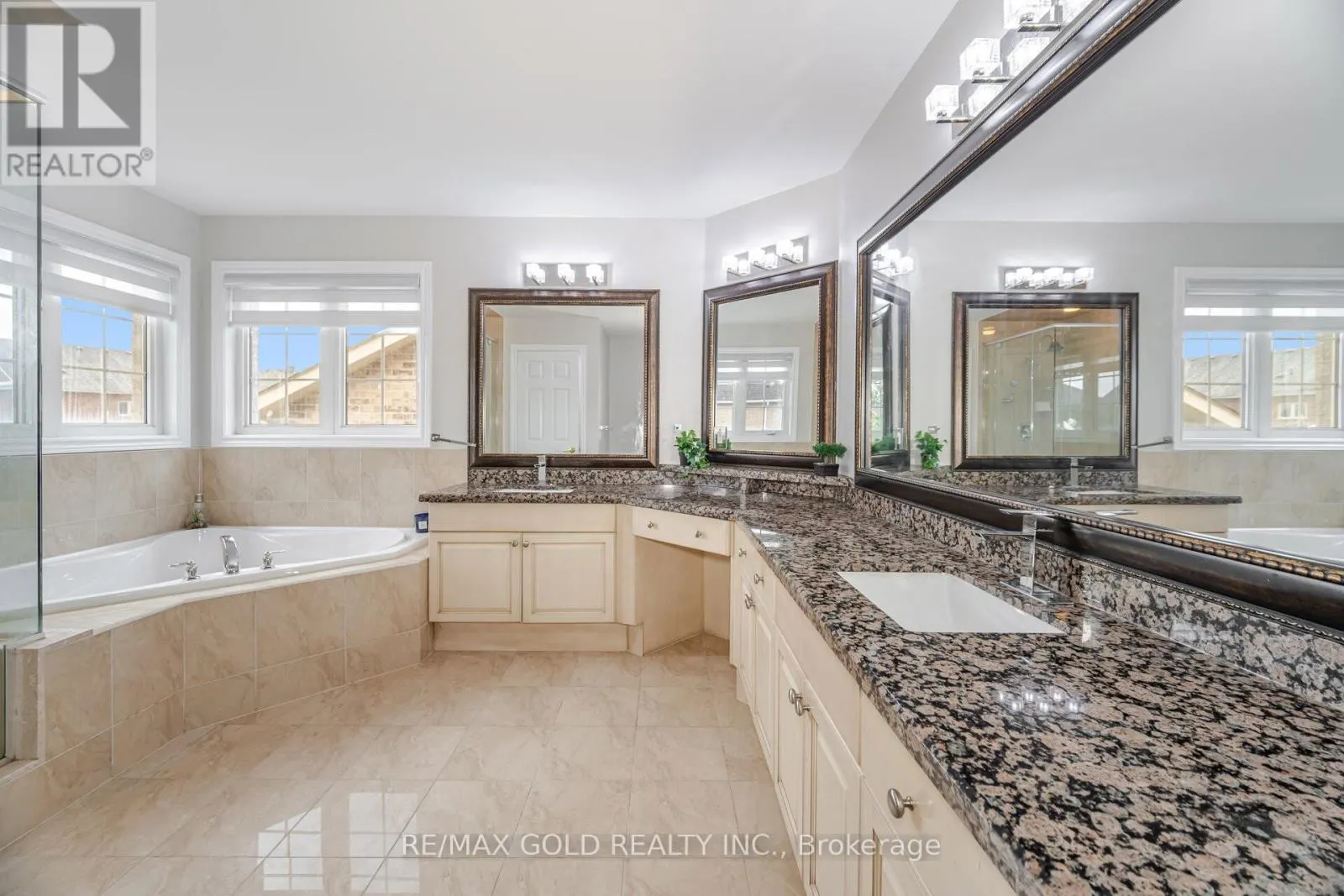 2 BELLEVILLE DRIVE