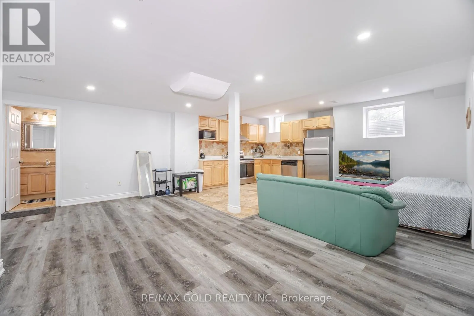 2 BELLEVILLE DRIVE