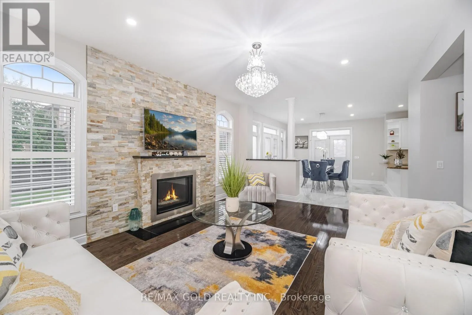 2 BELLEVILLE DRIVE