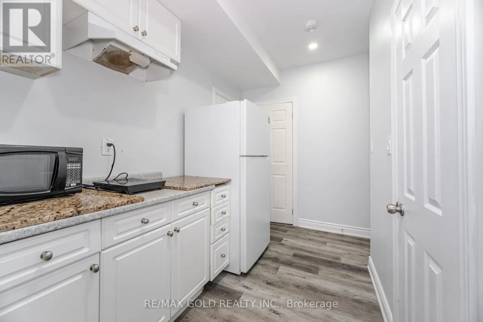 2 BELLEVILLE DRIVE