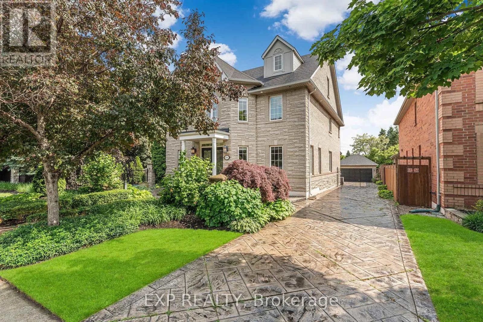 2000 PEAK PLACE