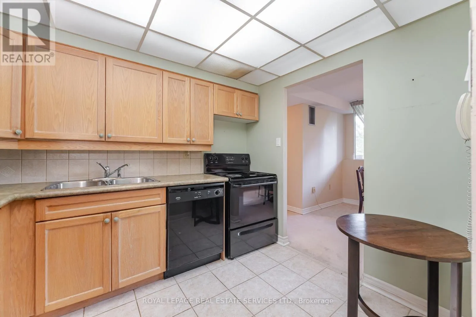 102 - 3590 KANEFF CRESCENT