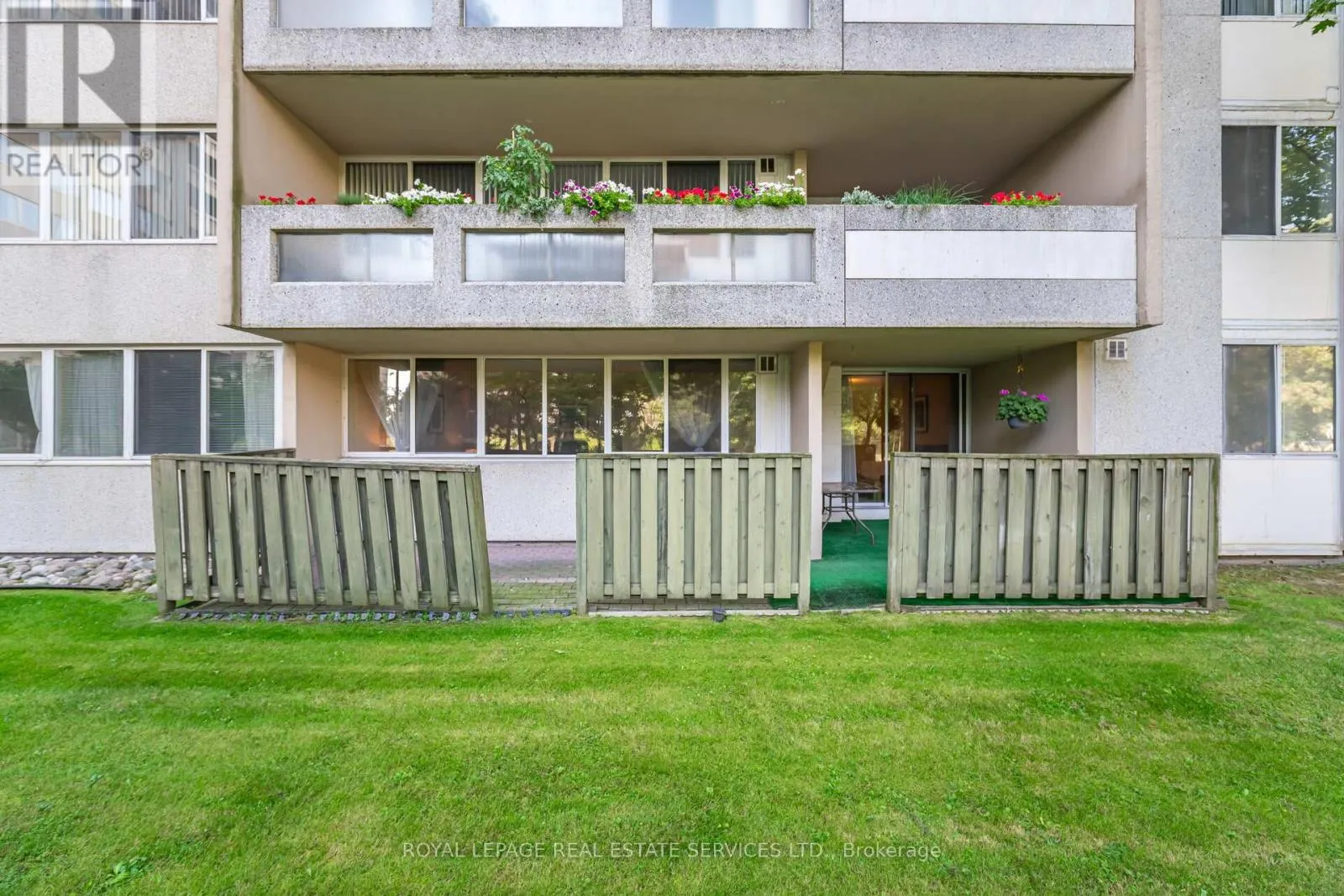 102 - 3590 KANEFF CRESCENT