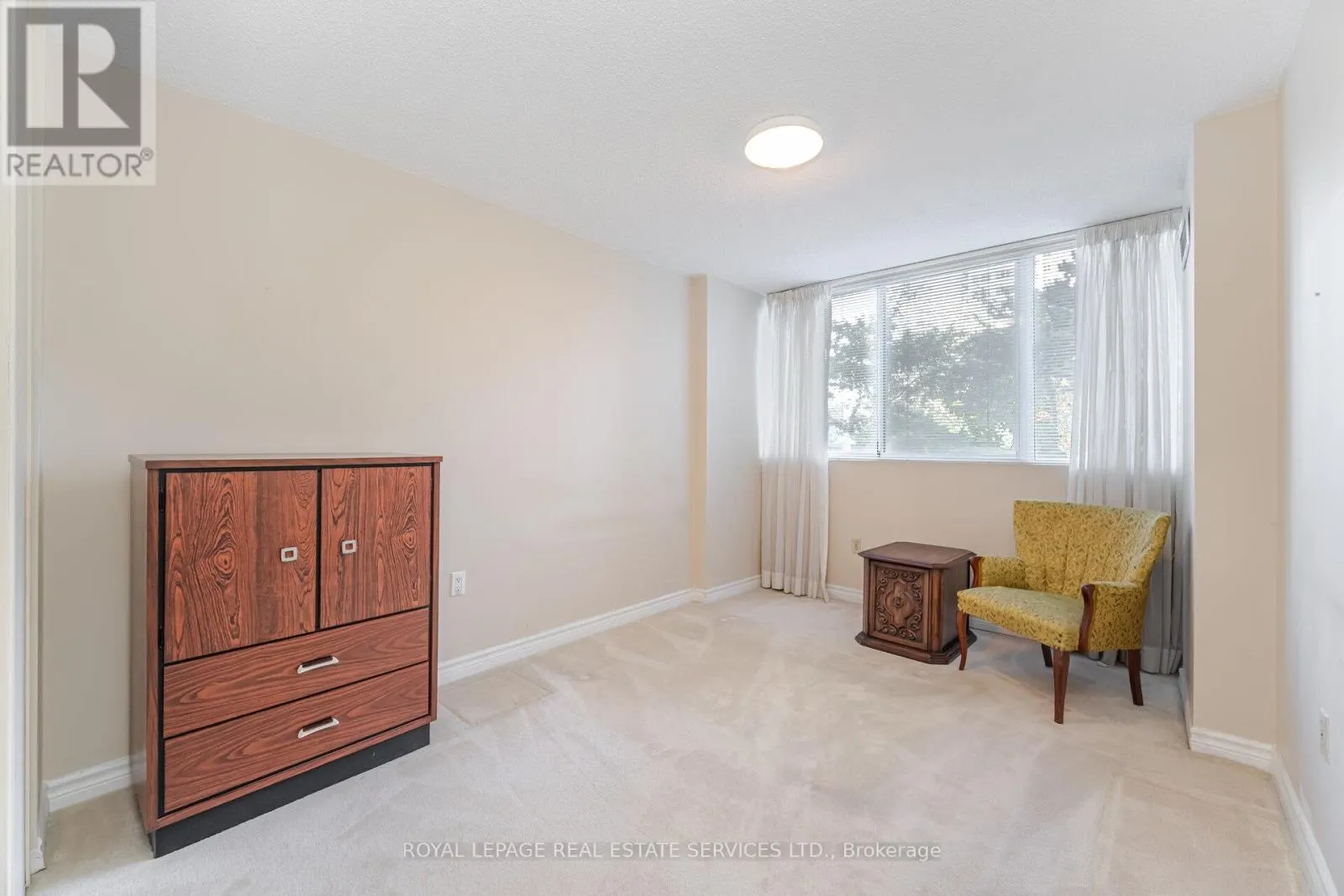 102 - 3590 KANEFF CRESCENT