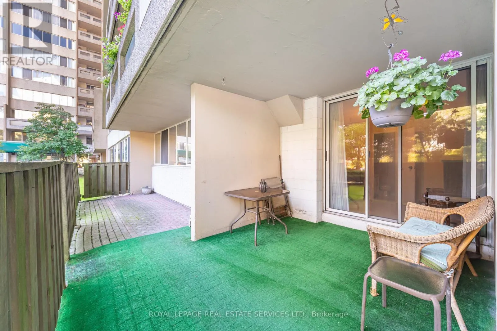 102 - 3590 KANEFF CRESCENT