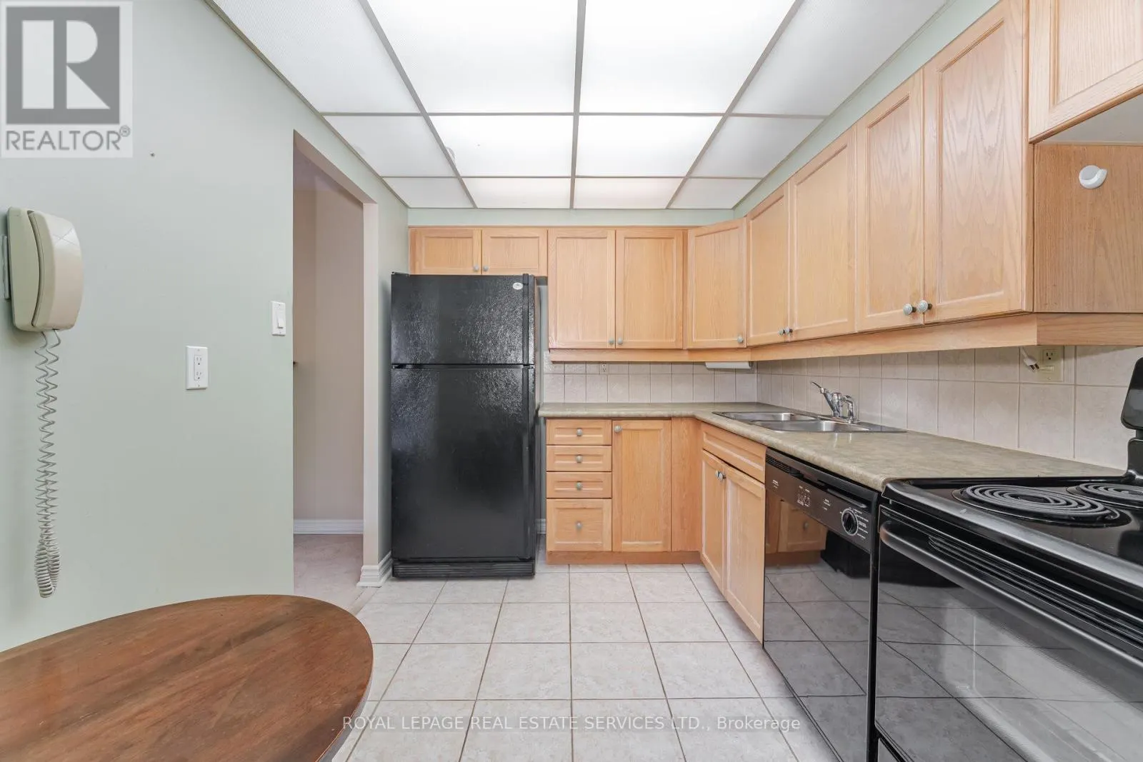 102 - 3590 KANEFF CRESCENT