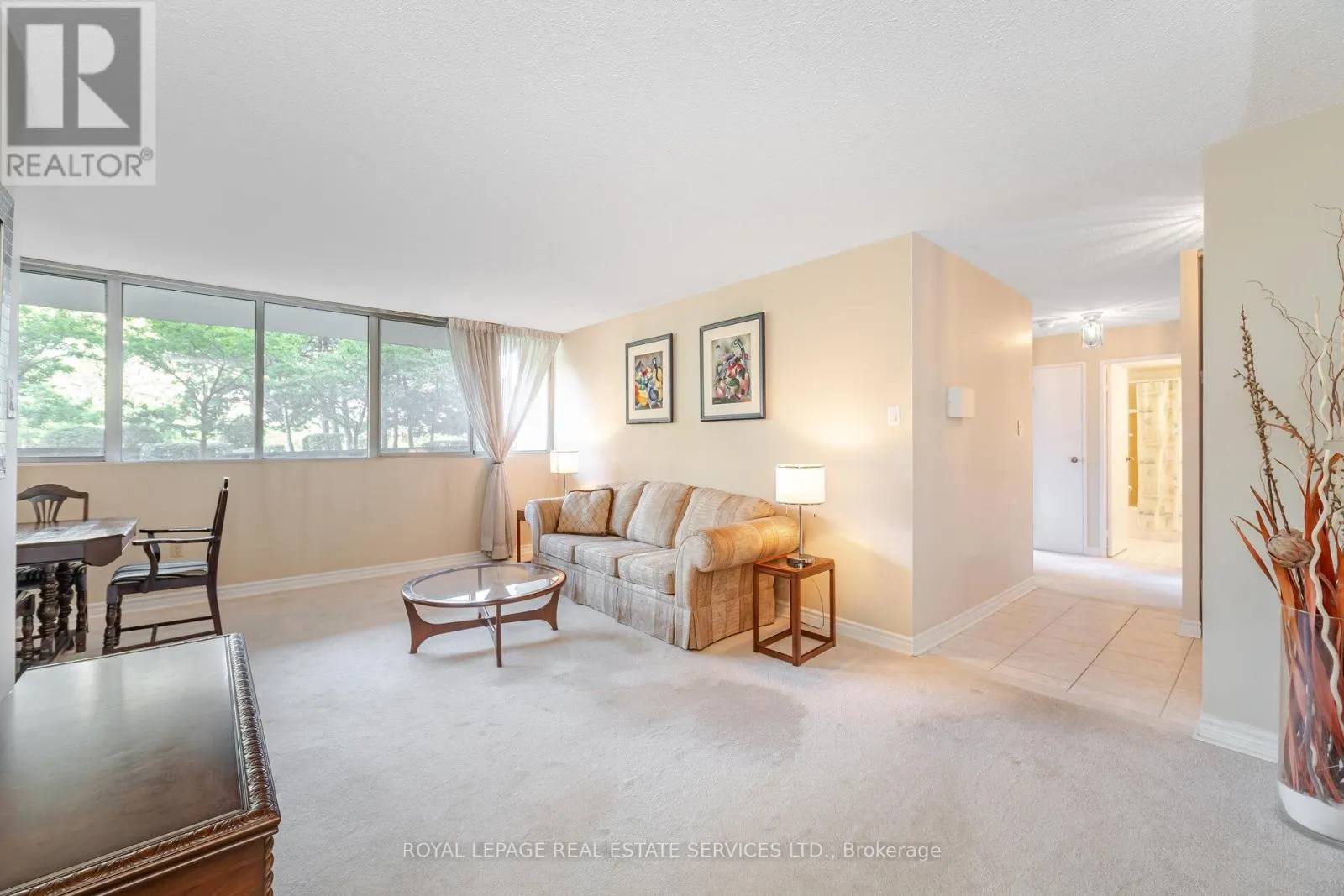 102 - 3590 KANEFF CRESCENT