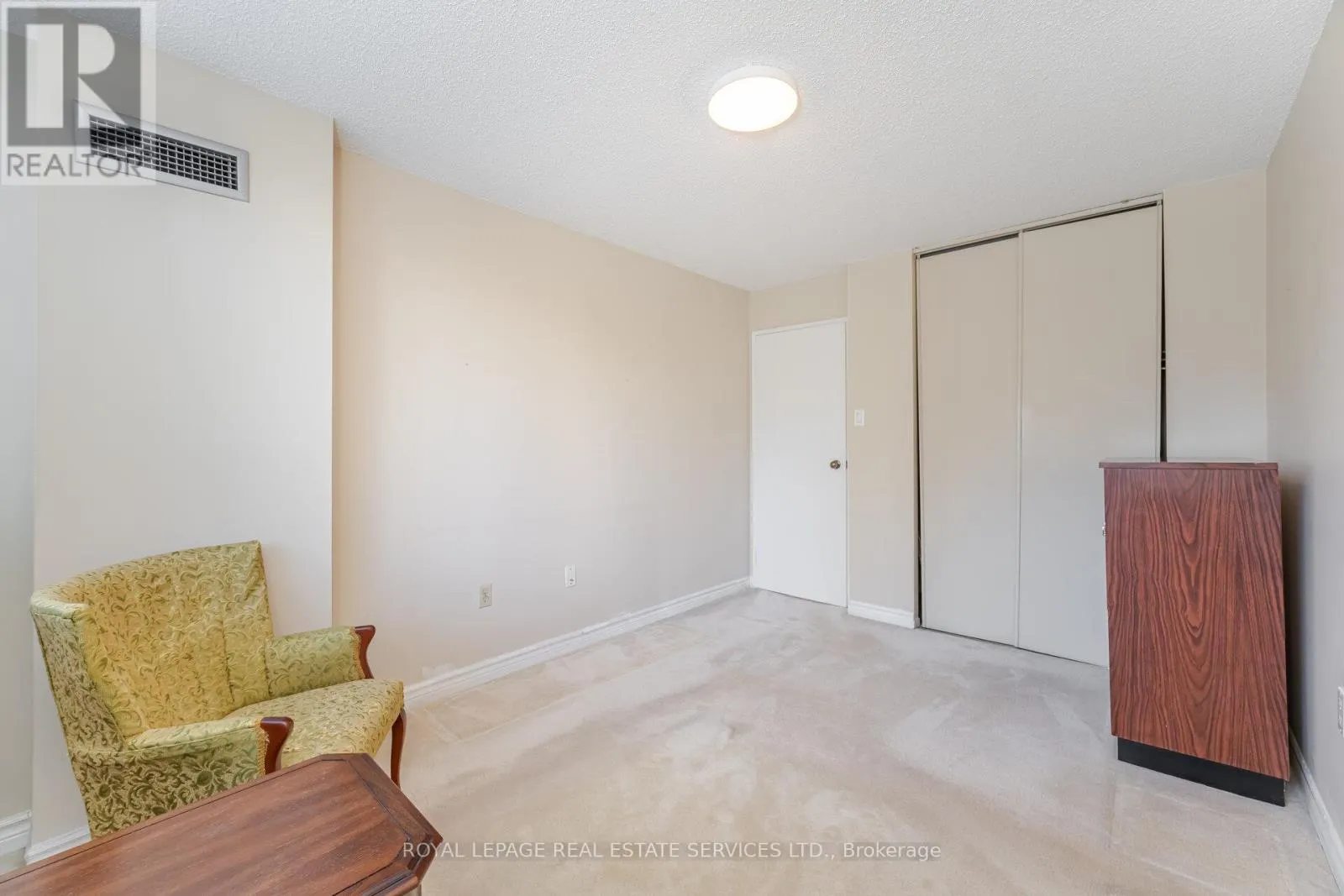 102 - 3590 KANEFF CRESCENT