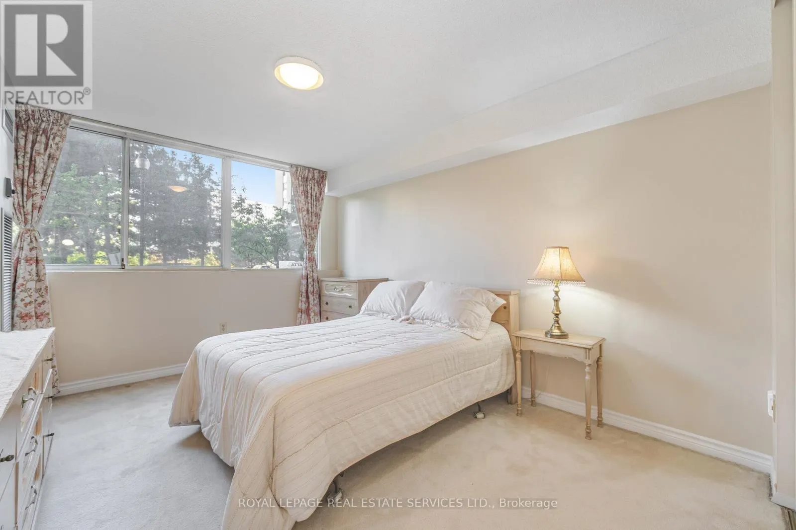 102 - 3590 KANEFF CRESCENT