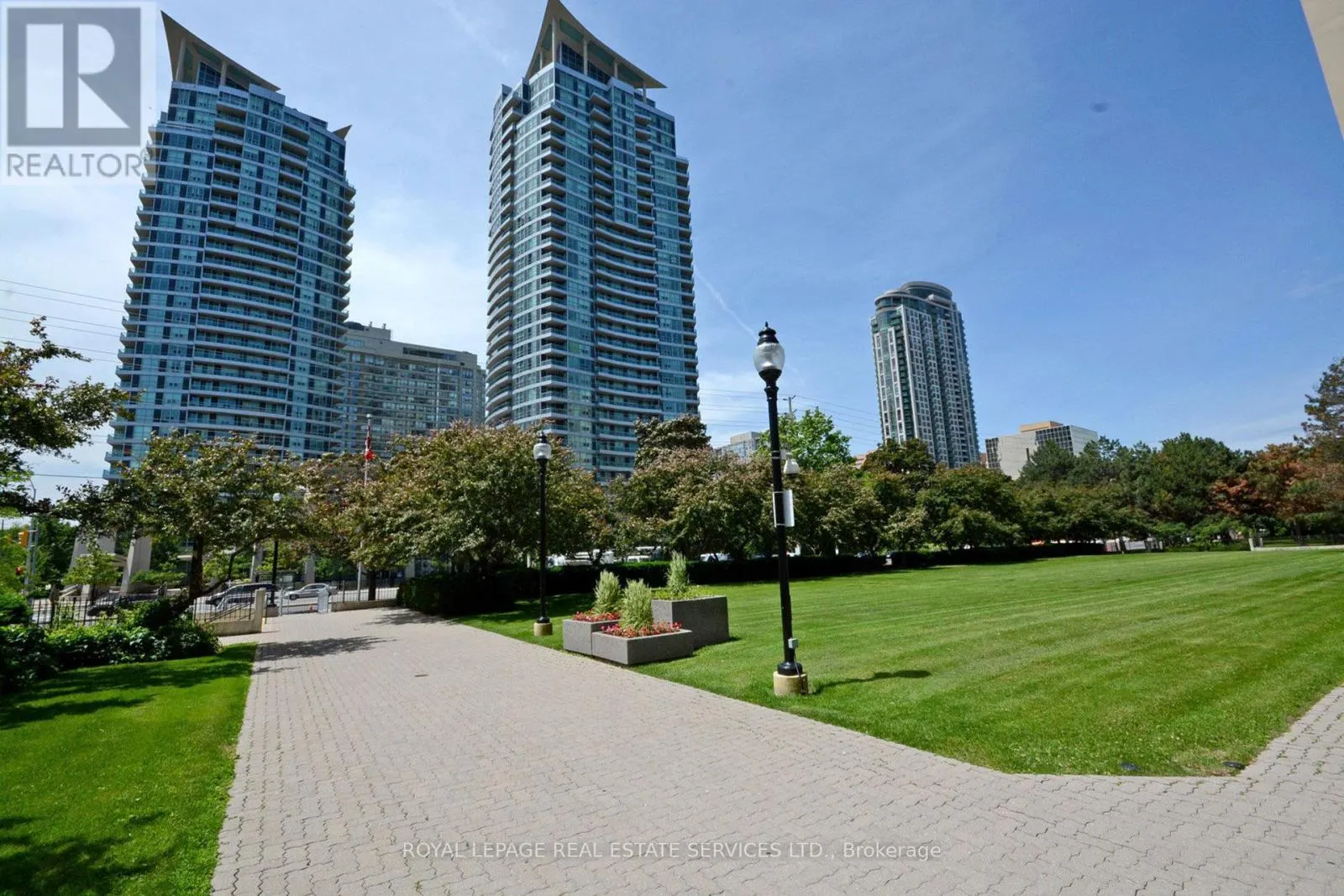 102 - 3590 KANEFF CRESCENT