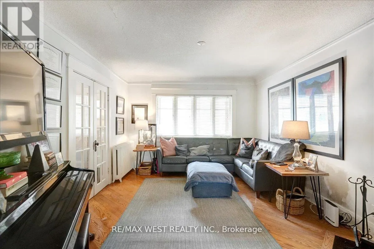 30 GLENDALE AVENUE