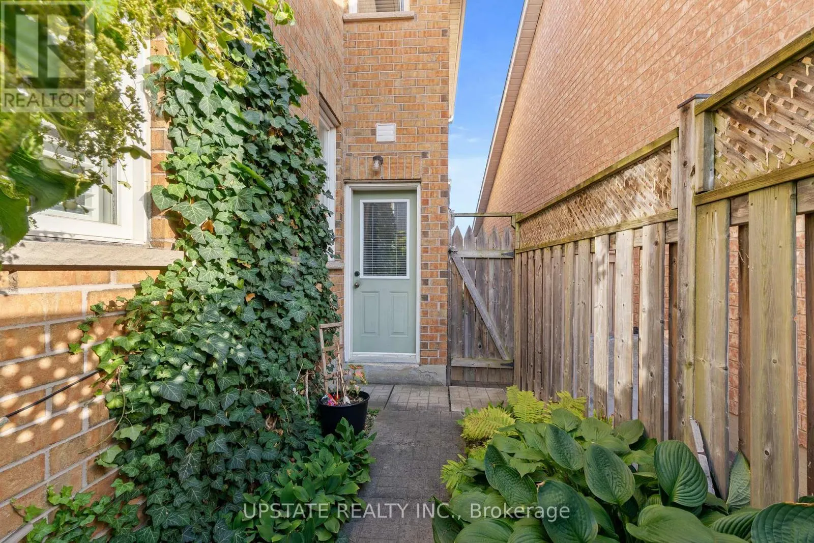 6 BOWSFIELD DRIVE