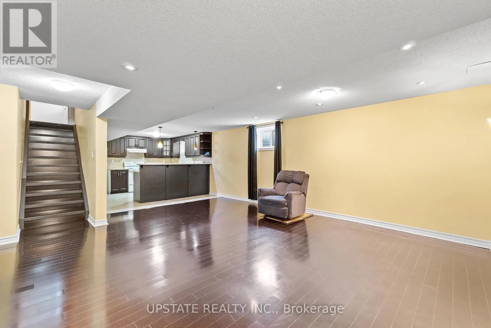 6 BOWSFIELD DRIVE