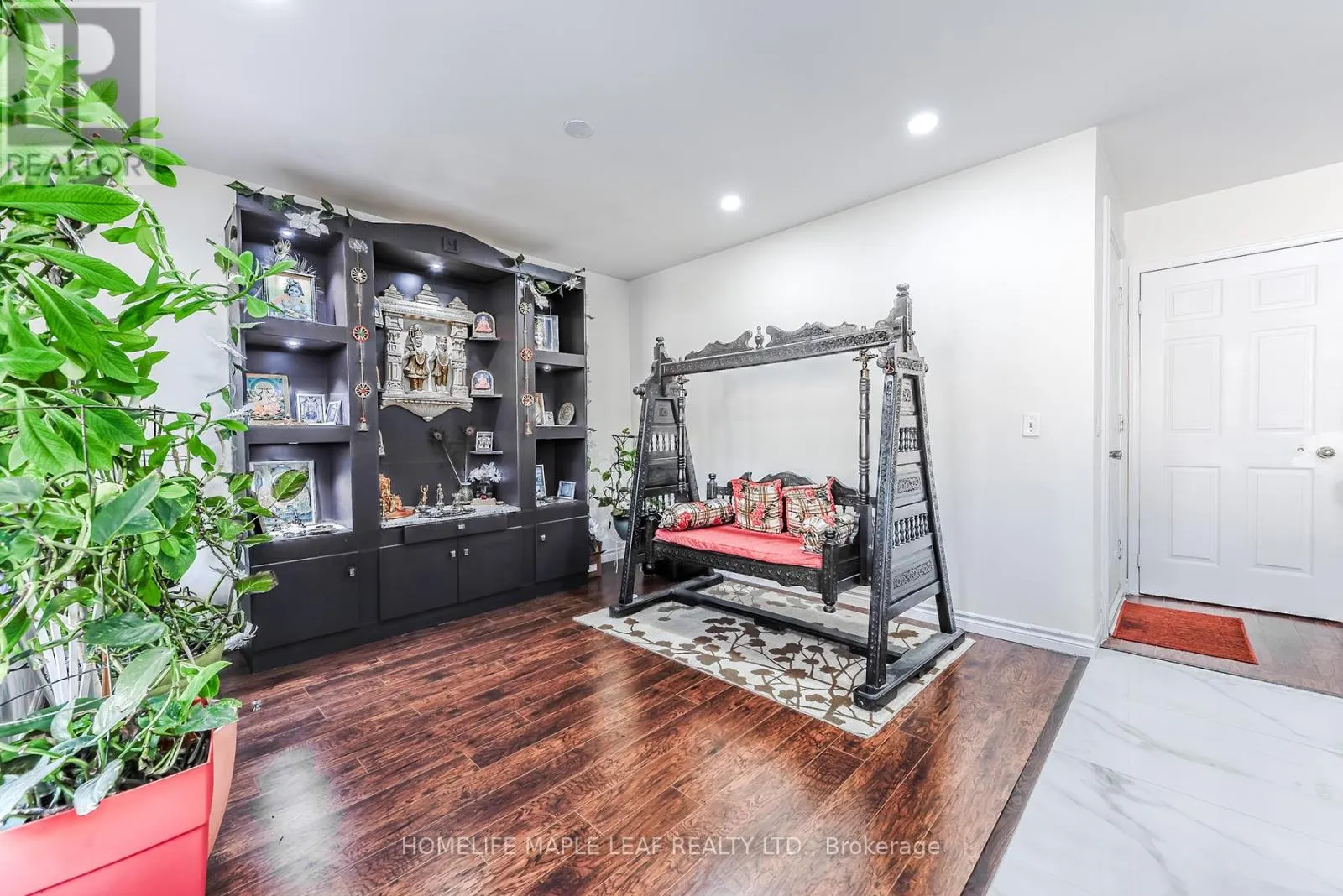 45 SEASIDE CIRCLE