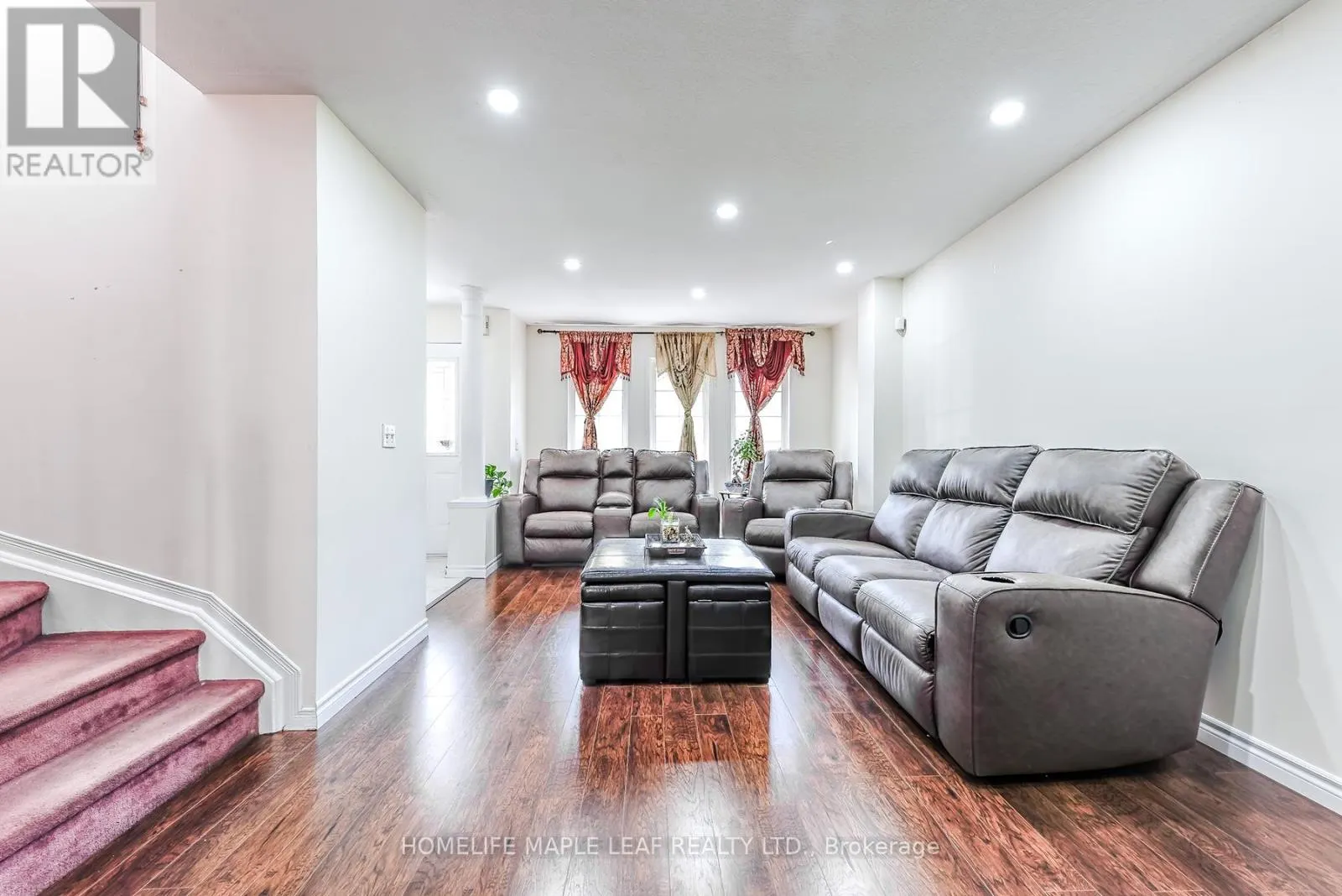 45 SEASIDE CIRCLE