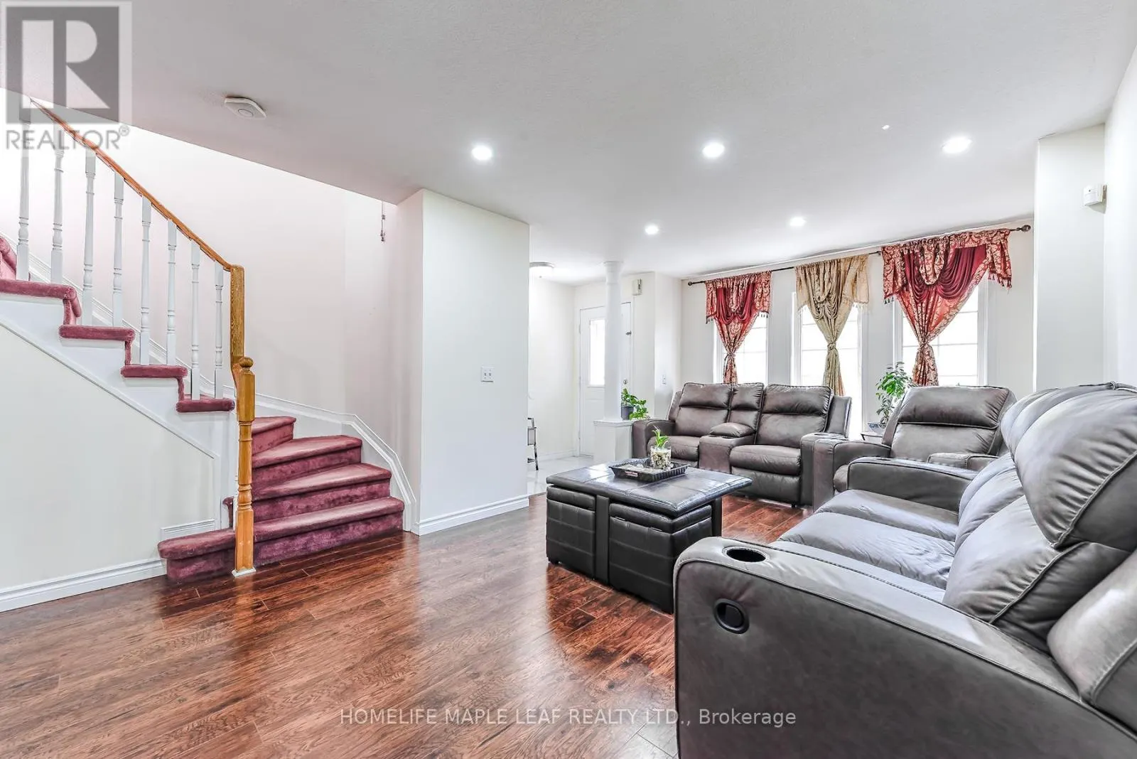 45 SEASIDE CIRCLE