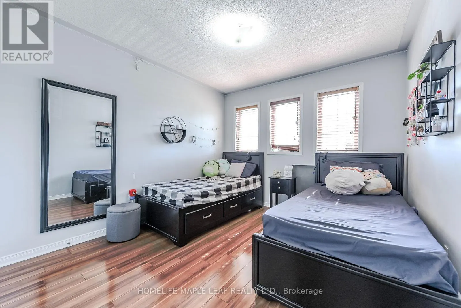 45 SEASIDE CIRCLE