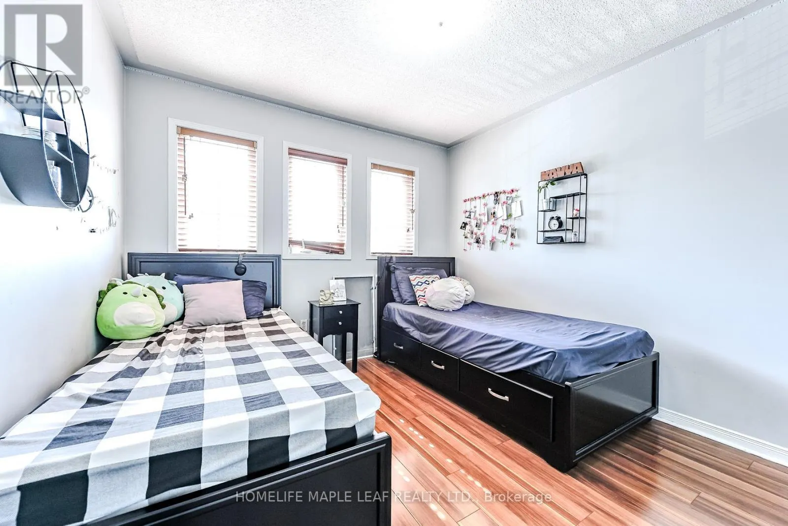 45 SEASIDE CIRCLE