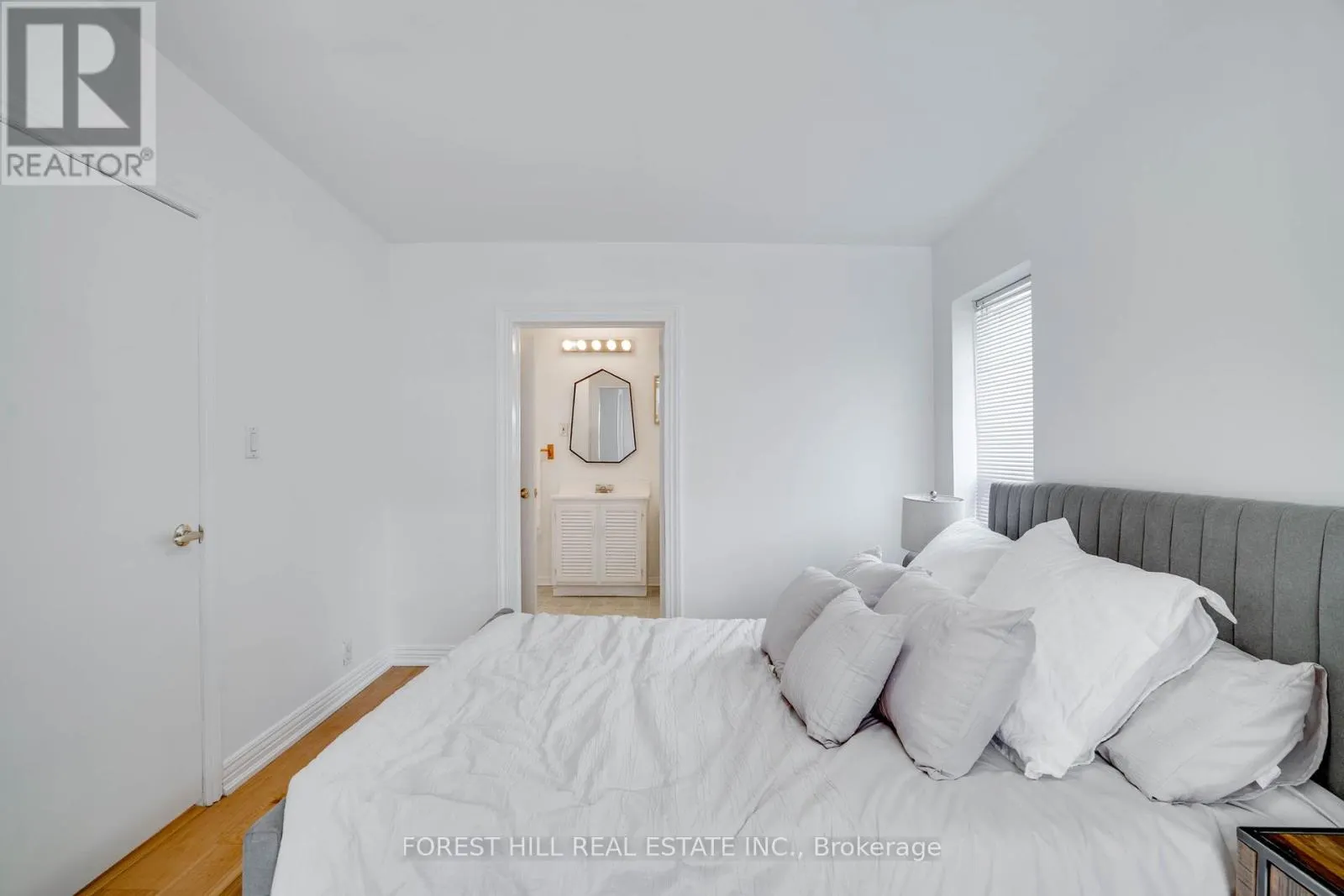 4053 OLD DUNDAS STREET