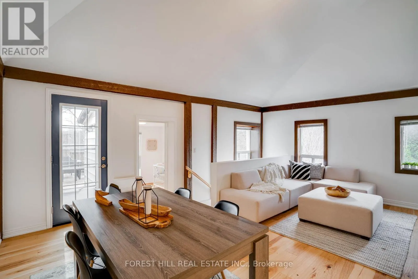 4053 OLD DUNDAS STREET