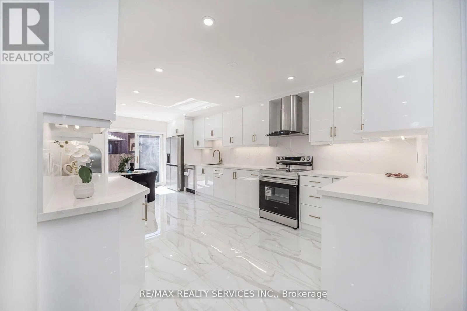 10 LINDERWOOD DRIVE