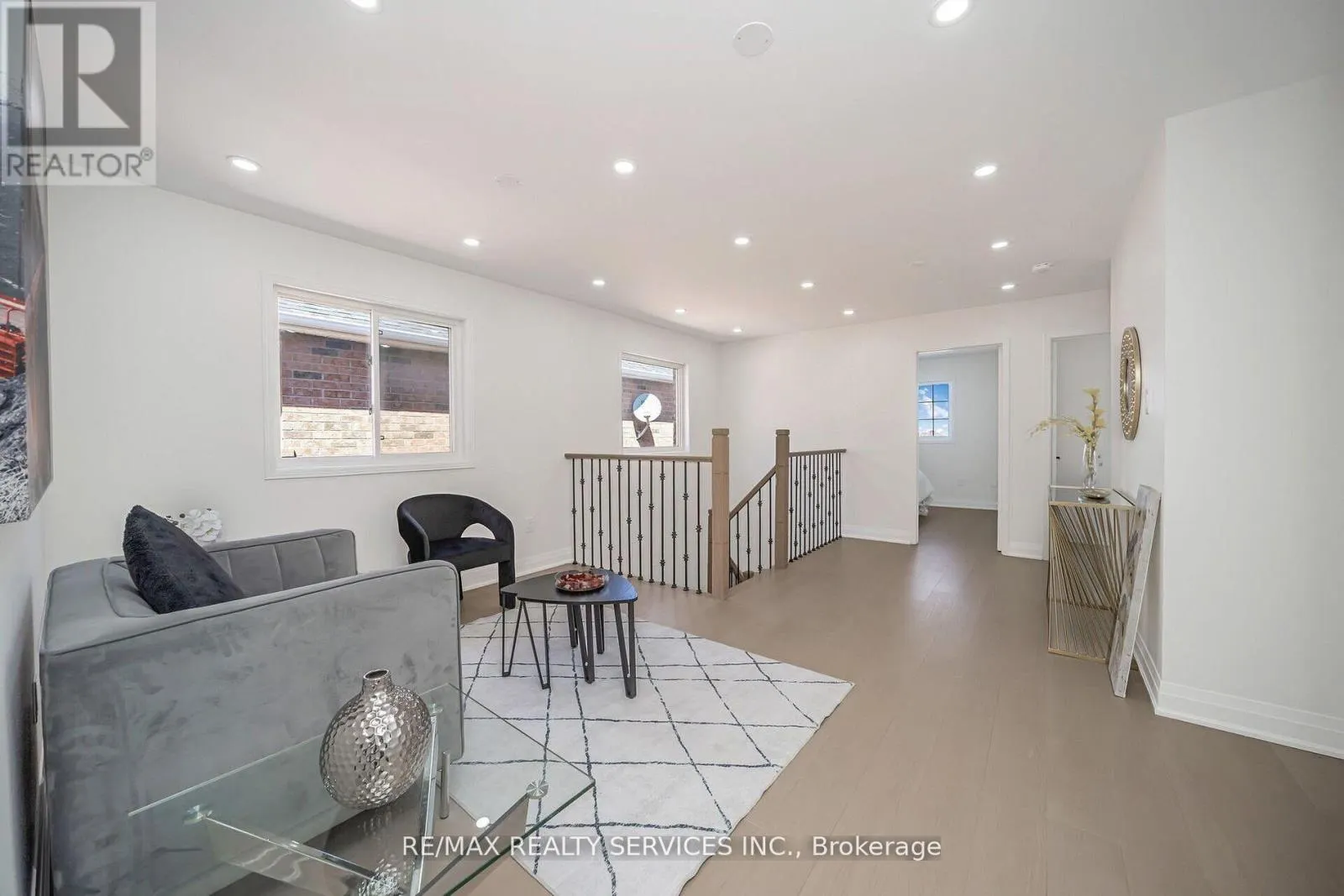 10 LINDERWOOD DRIVE