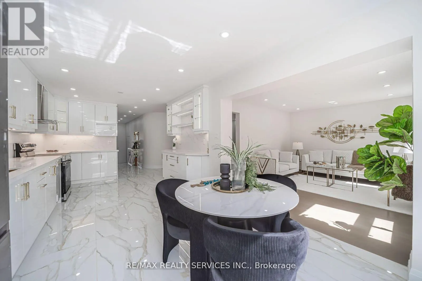 10 LINDERWOOD DRIVE