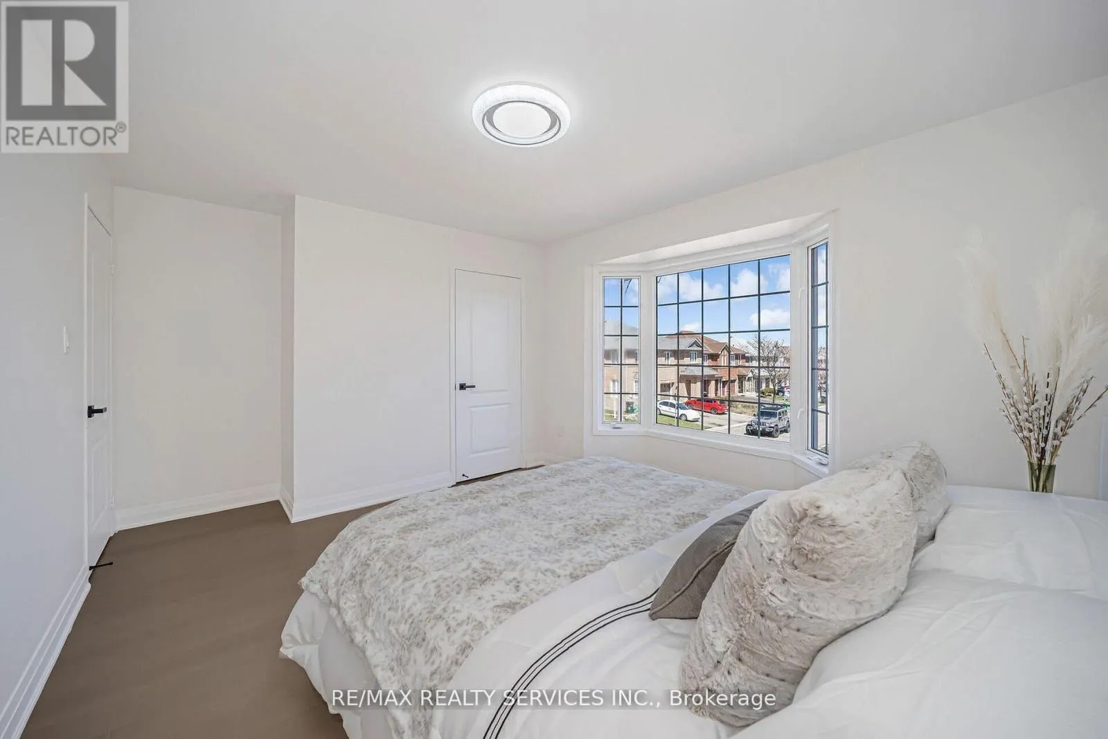 10 LINDERWOOD DRIVE