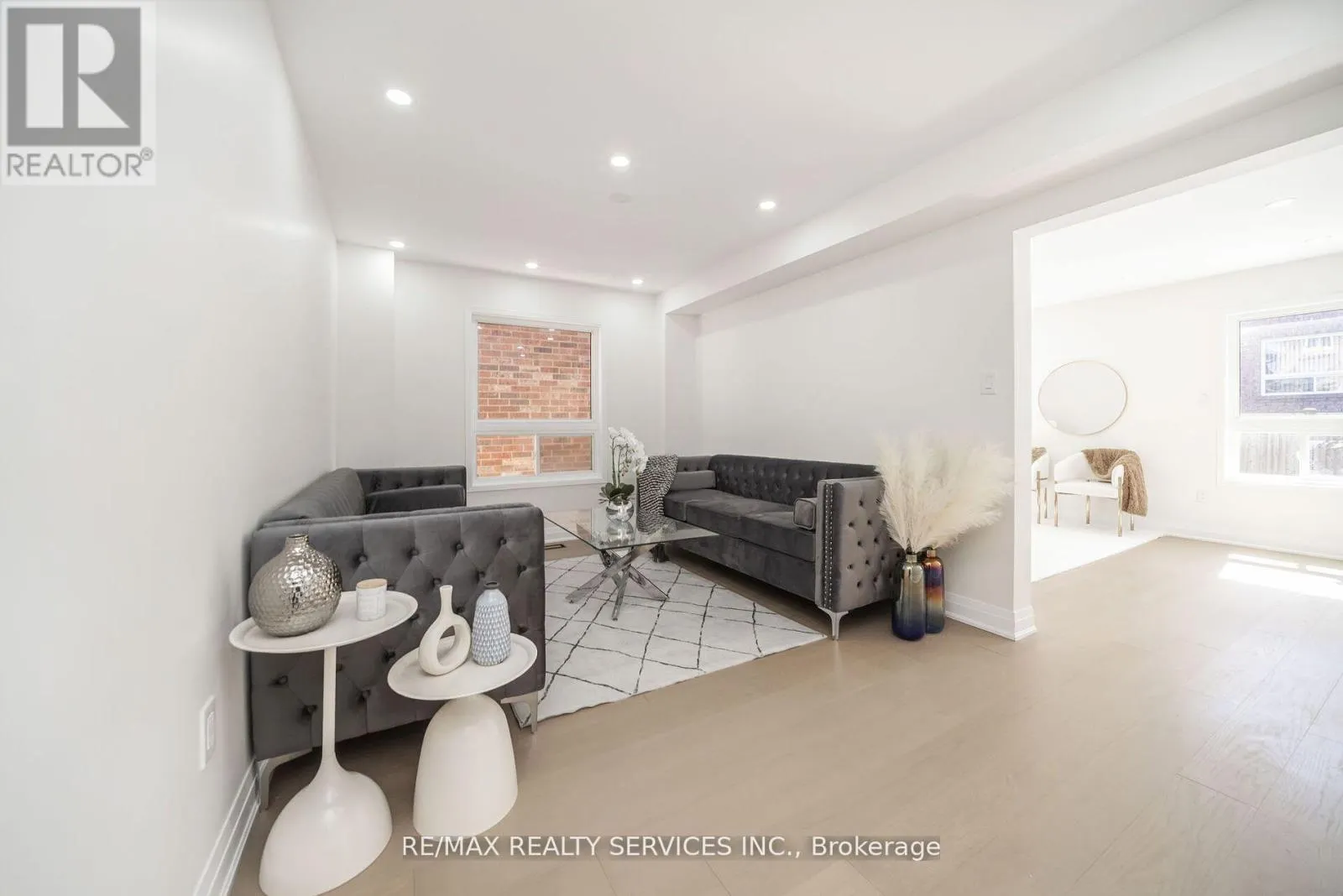 10 LINDERWOOD DRIVE