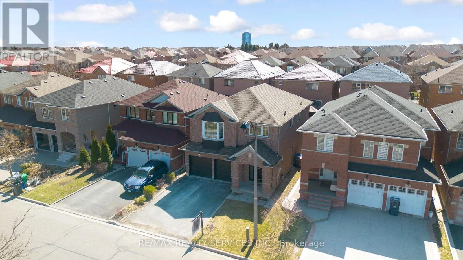 10 LINDERWOOD DRIVE