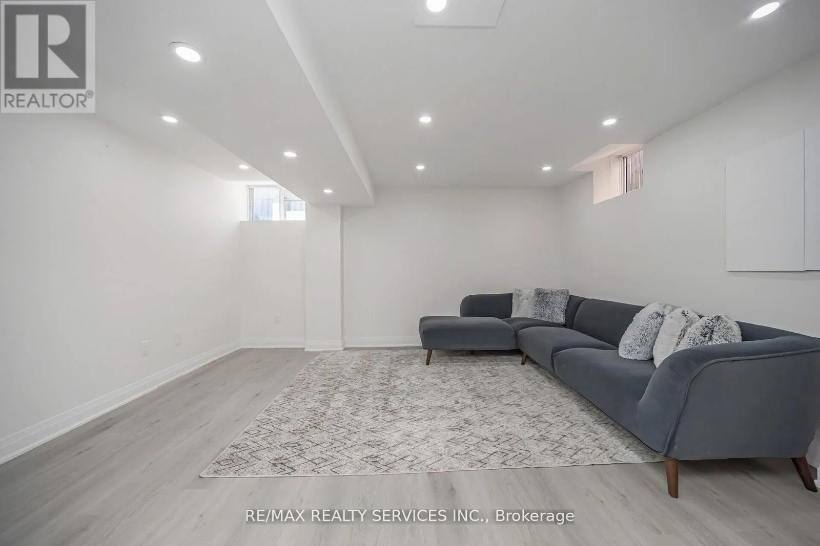 10 LINDERWOOD DRIVE