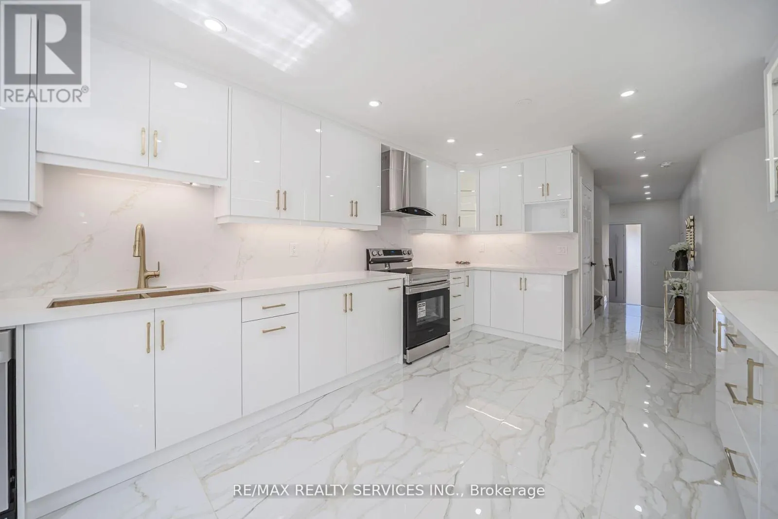 10 LINDERWOOD DRIVE