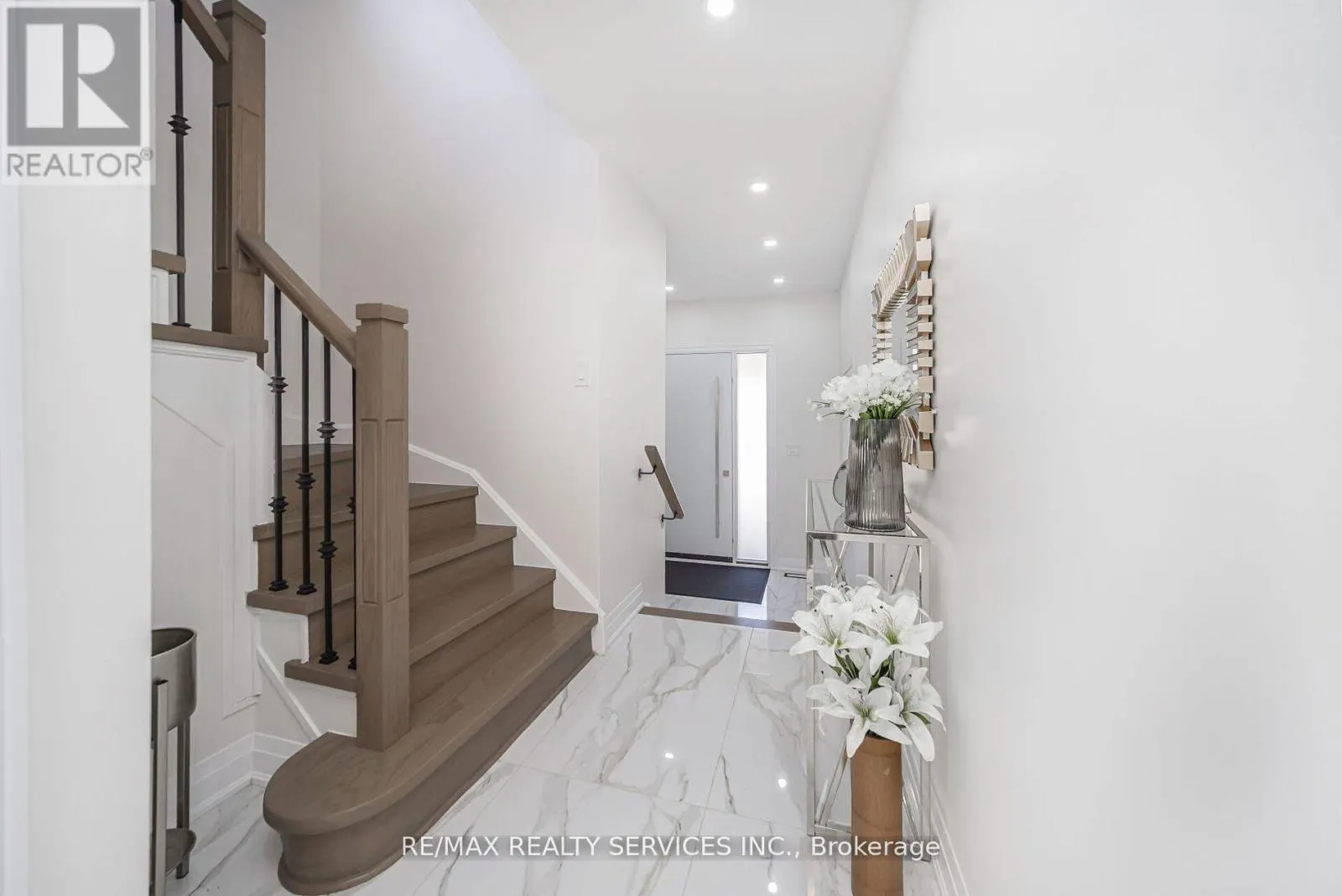 10 LINDERWOOD DRIVE