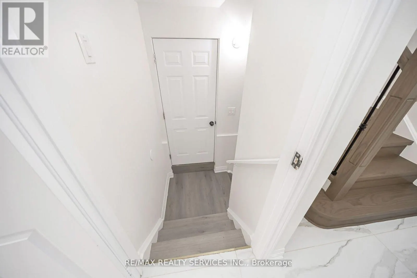 10 LINDERWOOD DRIVE