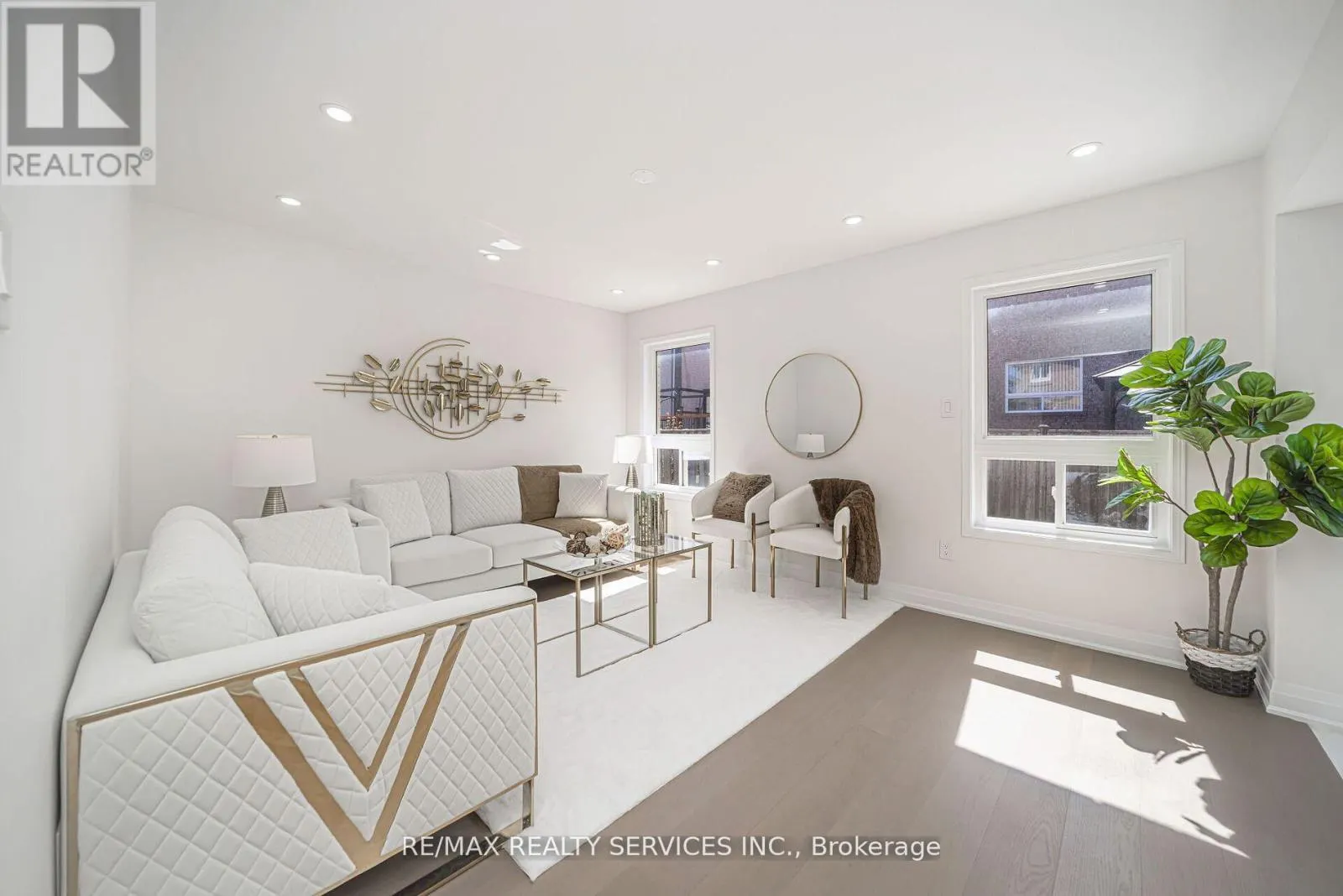 10 LINDERWOOD DRIVE