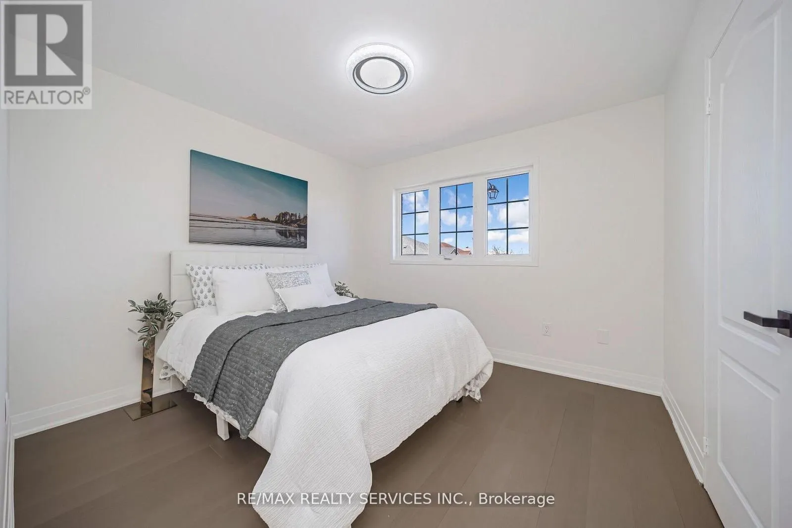 10 LINDERWOOD DRIVE