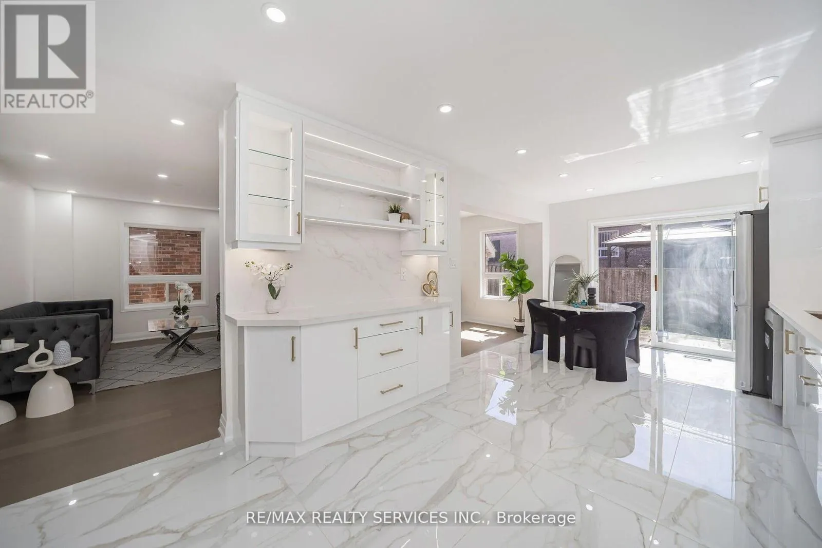 10 LINDERWOOD DRIVE