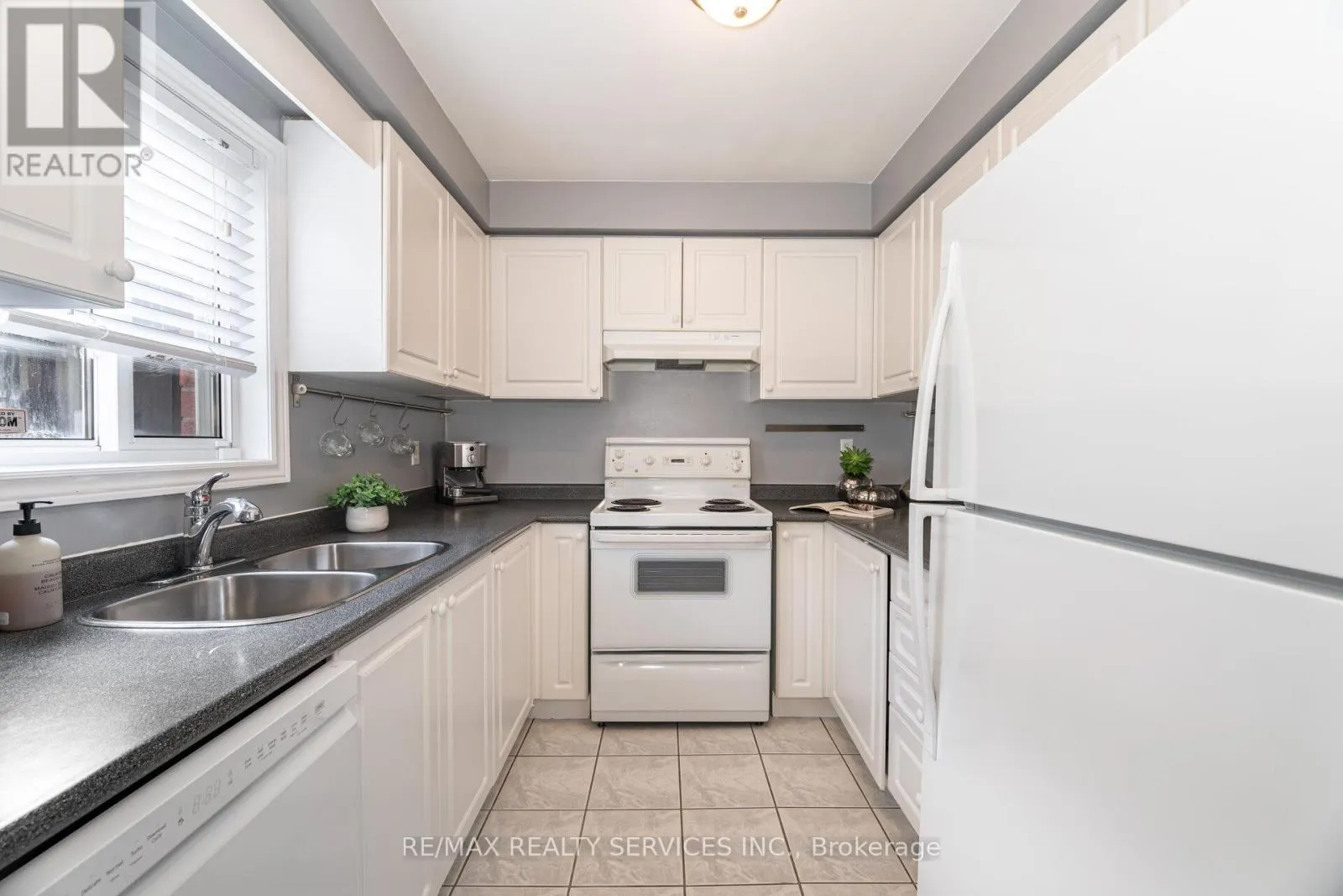 123 FARTHINGALE CRESCENT
