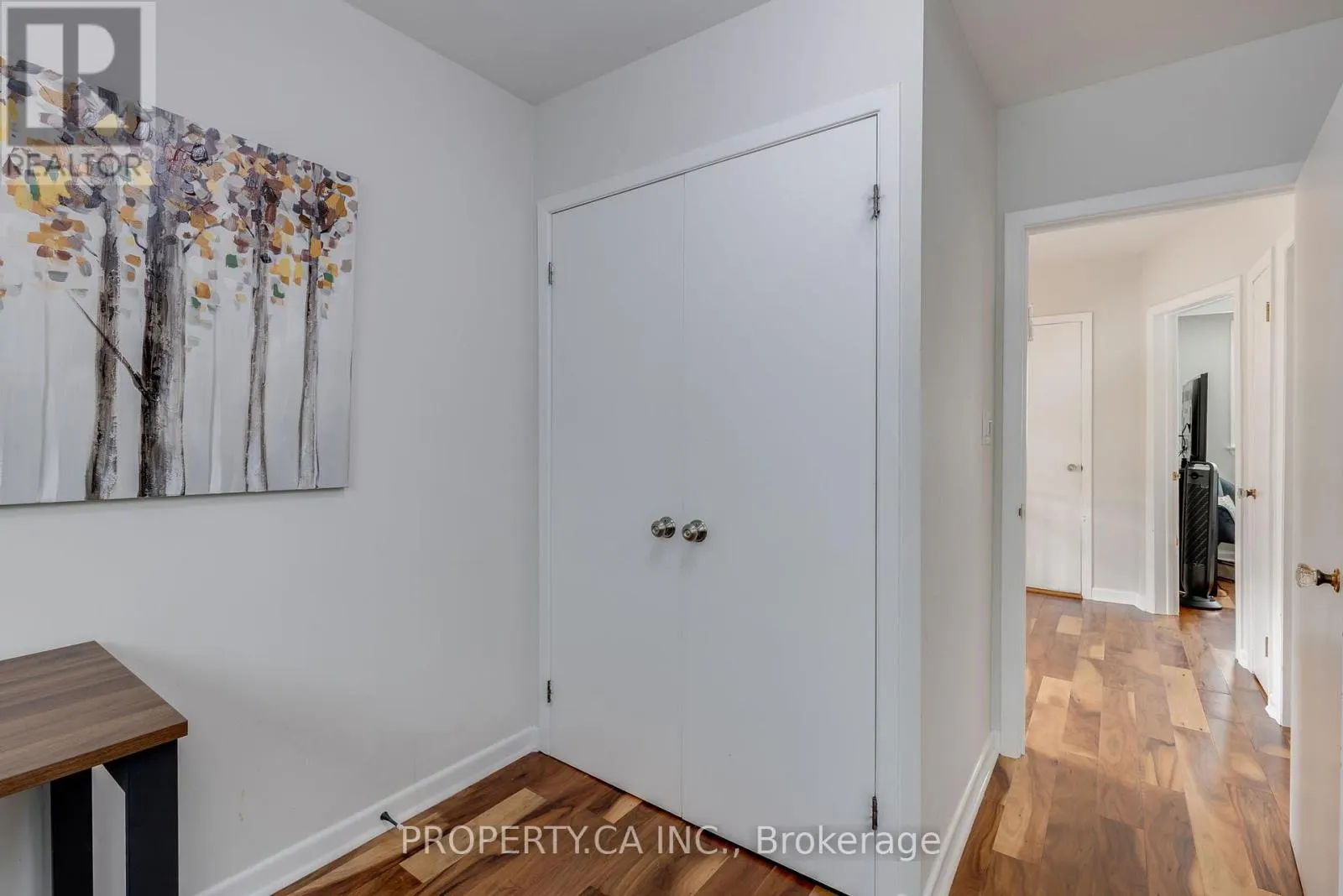 5 WOODENHILL COURT