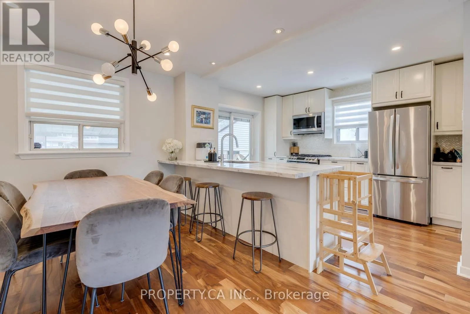 5 WOODENHILL COURT