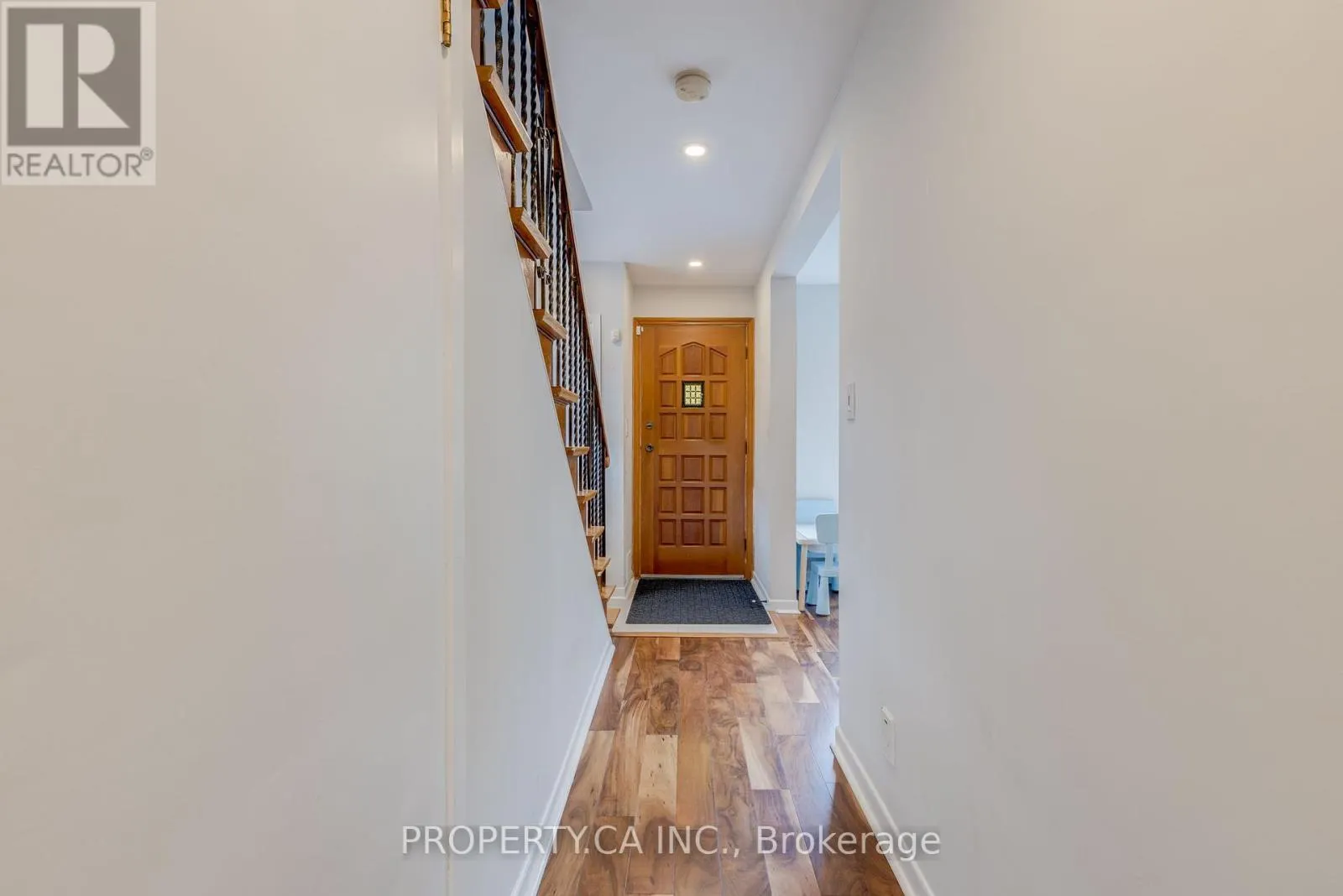 5 WOODENHILL COURT