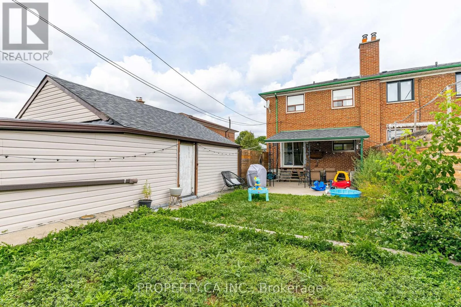 5 WOODENHILL COURT