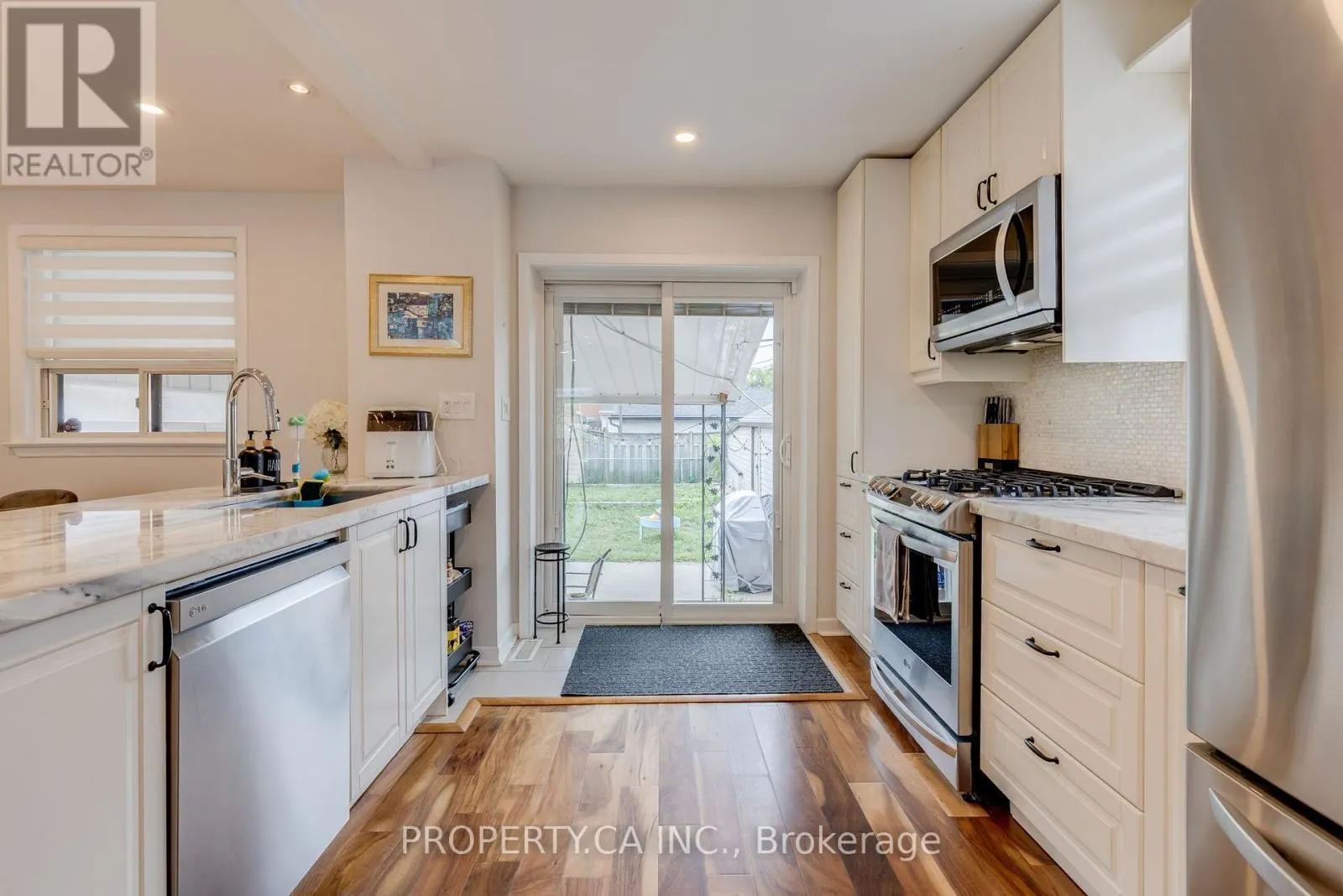 5 WOODENHILL COURT